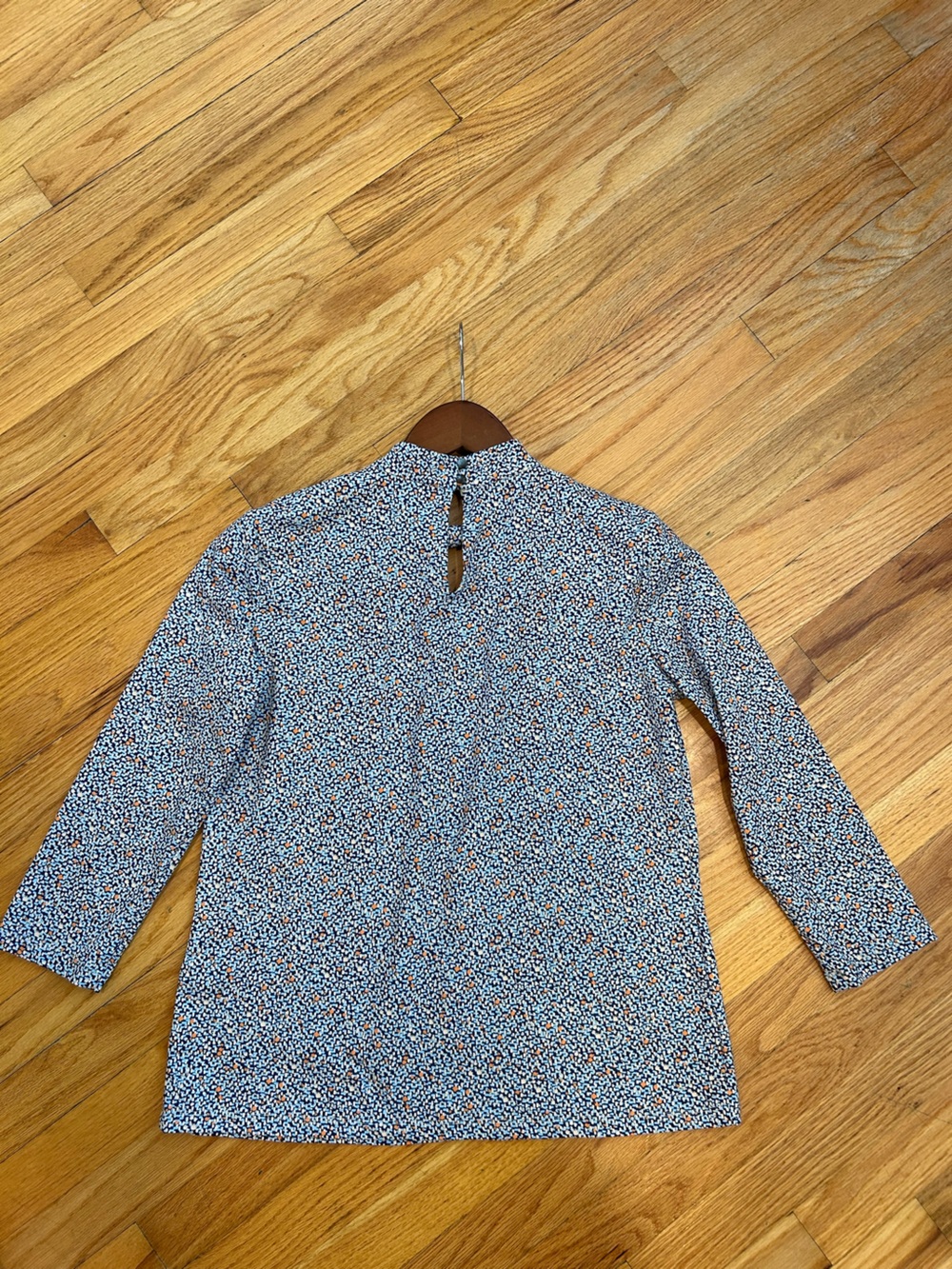 J. McLaughlin Blue Navy Orange Printed Top with 3/4 Length Sleeves - Picture 4 of 11